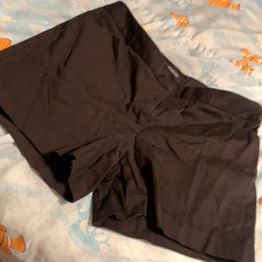 ANN TAYLOR SZ 10 BLACK SHORTS.